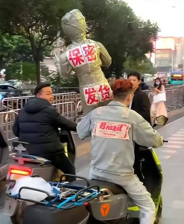 趣娃娃：赛博女友机械飞升mg不朽情缘当AI接入情(图26)