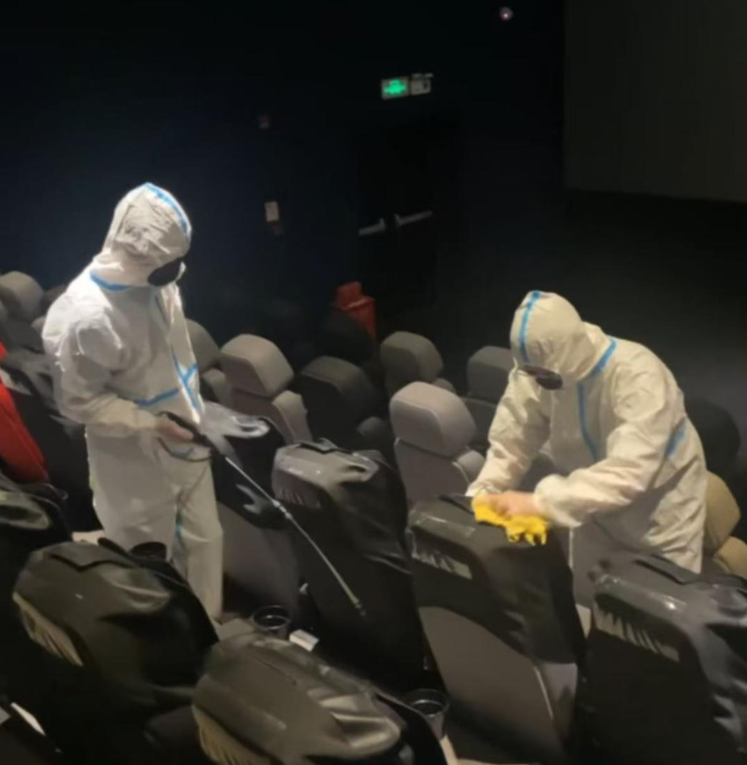 上布满白色虫卵当地影院回应不朽情缘网站女子发现座椅(图3)